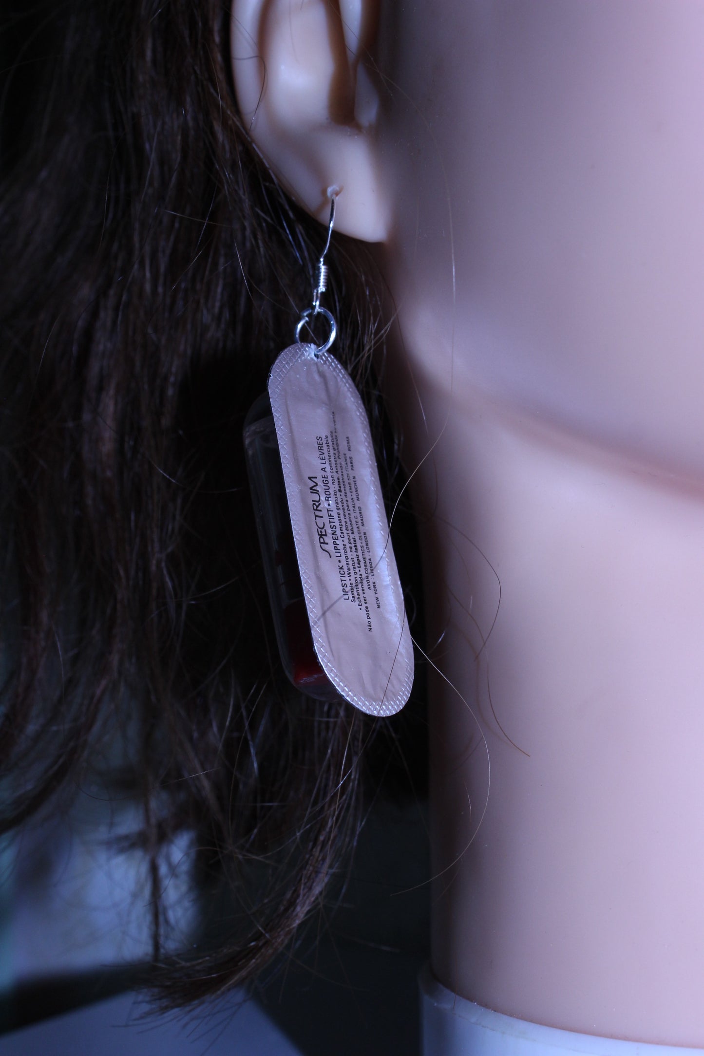 EMERGENCY LIPSTICK EARRING