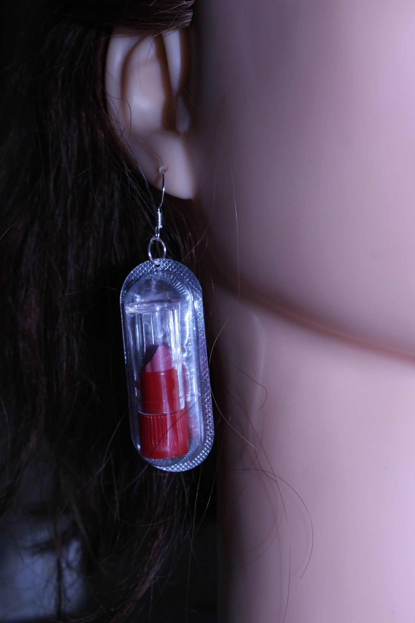 EMERGENCY LIPSTICK EARRING